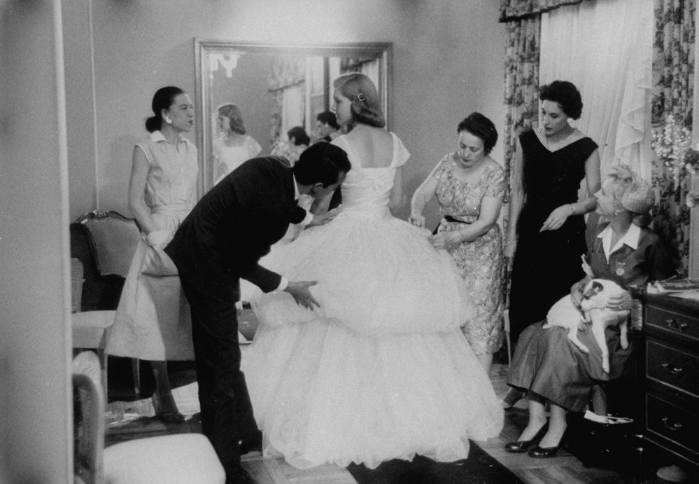 Beatrice Lodge (daughter of the Spanish ambassador to the USA) in her Oscar de la Renta debutante dress in 1956 (Credit: Nina Leen/The LIFE Picture Collection/Getty Images)